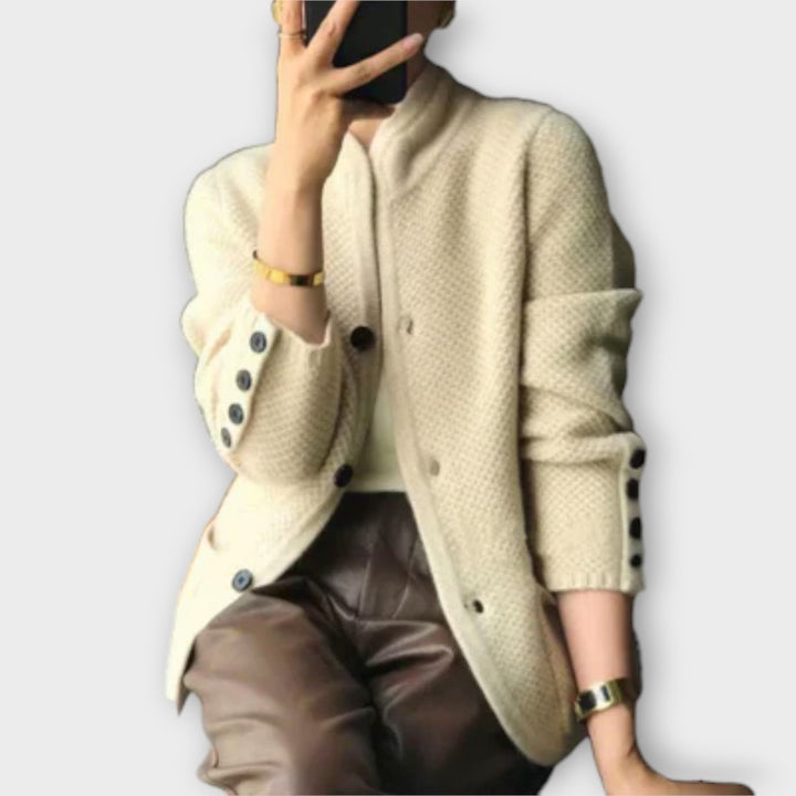 Evora – Elegant and Cozy Cardigan