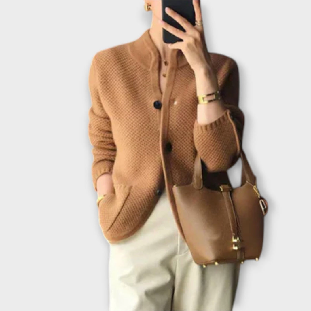 Evora – Elegant and Cozy Cardigan